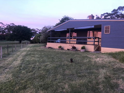 Country Farm House Close To Ballarat - New South Wales Tourism  0