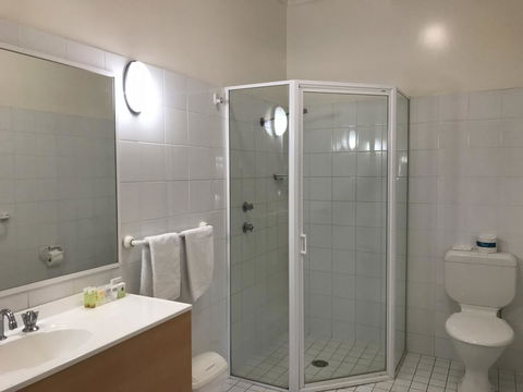 Country Gardens Motor Inn - New South Wales Tourism  1
