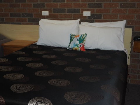 Country Road Motel St Arnaud - New South Wales Tourism  1
