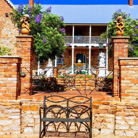 Courtyard Faversham House - New South Wales Tourism  3