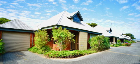 Cowrie Chalet - New South Wales Tourism  0