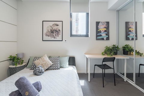 Cozy 2BR Apt 1MinWalkToTrain Bus Shopping Sleeps8 - New South Wales Tourism  0