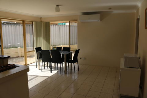 Cozy Stay @ Purser Cove Near University, Hospital & Transport - New South Wales Tourism  2