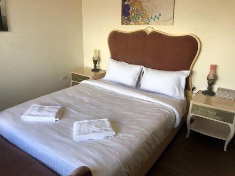 CozyStudioUnit In BeverlyHills (Train Accessible) - New South Wales Tourism  1