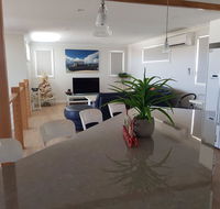 Cozzys Condo Luxury Beach House - New South Wales Tourism 