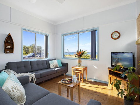 Crystal Blue - Views Across The Bay - New South Wales Tourism  1