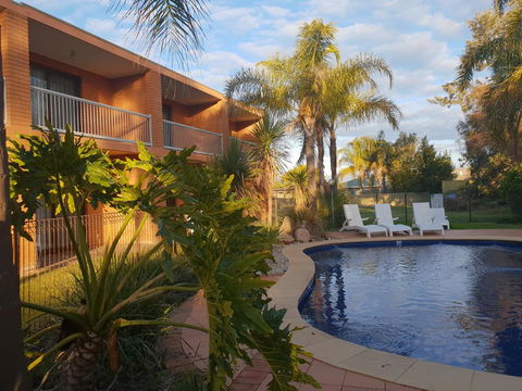 Crystal Fountain Motel Albury - New South Wales Tourism  0