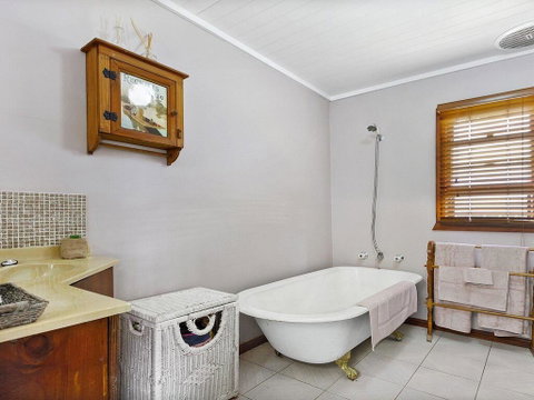 Cudgee - Quaint Cottage With Separate Cabin - New South Wales Tourism  3