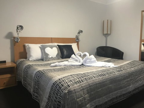 Culburra Beach Motel - New South Wales Tourism  2
