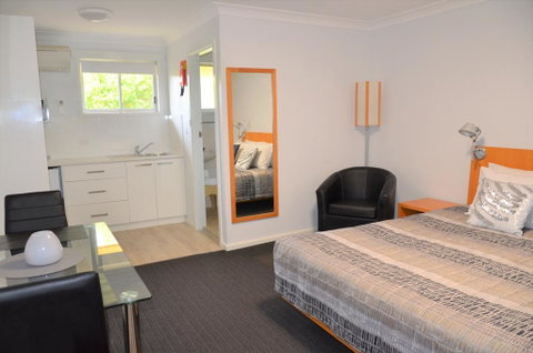 Culburra Beach Motel - New South Wales Tourism  1