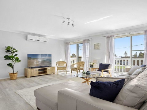 Culburra Beach Retreat - Close To Two Beaches - New South Wales Tourism  0