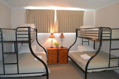 Cypress Drive Town House - New South Wales Tourism  1