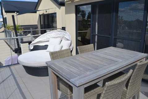 Cypress Drive Town House - New South Wales Tourism  3