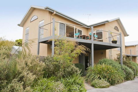 Darian Townhouse 1-28 - New South Wales Tourism  0