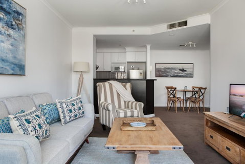 Darling Harbour Apartment With Parking, Views Pool - New South Wales Tourism  1
