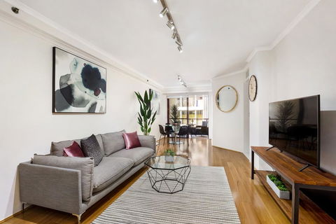Darlinghurst One Bedroom Modern Self-Contained Apartment With Parking - Easy Access To Sydney CBD (45 PEL) - New South Wales Tourism  0