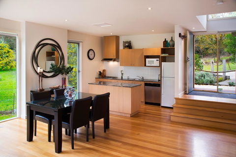 Daylesford Lake Villa 2 - New South Wales Tourism  3