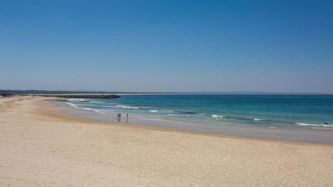 Debra Court 11 - New South Wales Tourism  0