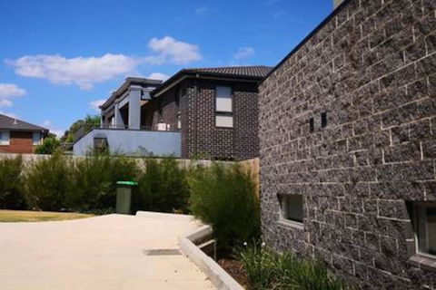 Delicate And Peaceful Bundoora Townhouse 11 - New South Wales Tourism  0