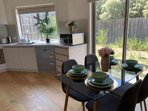 Delicate And Peaceful Bundoora Townhouse 11-R2 - New South Wales Tourism  2