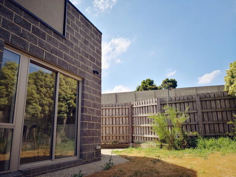 Delicate And Peaceful Bundoora Townhouse 11-R4 - New South Wales Tourism  1