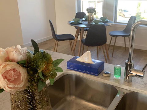 Delicate And Peaceful Bundoora Townhouse 12-R2 - New South Wales Tourism  2