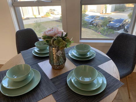 Delicate And Peaceful Bundoora Townhouse 12-R2 - New South Wales Tourism  0
