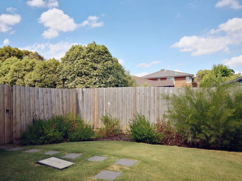 Delicate And Peaceful Bundoora Townhouse 20-R3 - New South Wales Tourism  1