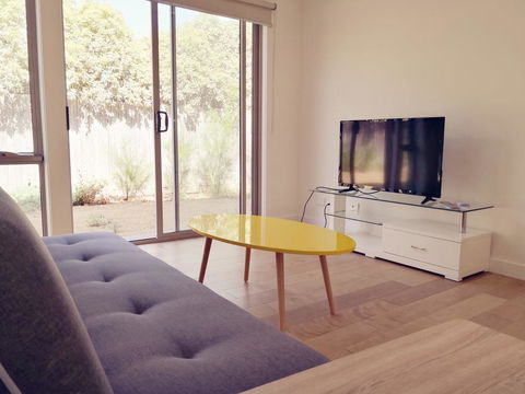 Delicate And Peaceful Bundoora Townhouse 20-R4 - New South Wales Tourism  0