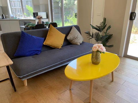 Delicate And Peaceful Bundoora Townhouse 7 - New South Wales Tourism  0