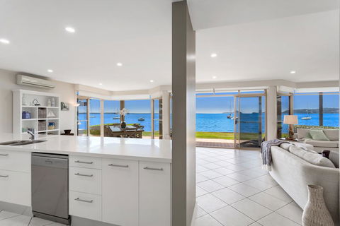 Delphini 1 - Salamander Bay - New South Wales Tourism  3