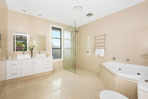 Deluxe On Water - New South Wales Tourism  3