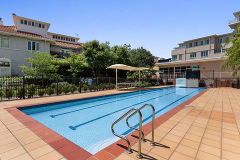 Deluxe Unit With Pool, Parking And Gym Near Beaches - New South Wales Tourism  3