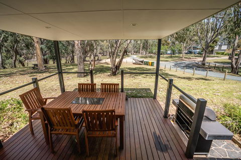 Deniliquin Riverside Caravan Park - New South Wales Tourism  1