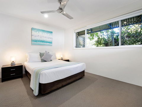 Diamond Beach 3 Bedroom Poolside Apartment - New South Wales Tourism  1