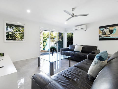 Diamond Beach 3 Bedroom Poolside Apartment - New South Wales Tourism  3