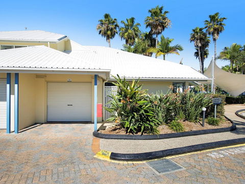 Diamond Beach 3 Bedroom Poolside Apartment - New South Wales Tourism  2