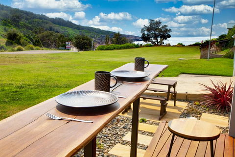 Dolphin Studio Apartment, 1a Ocean Street - New South Wales Tourism  0