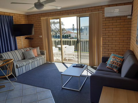 Dolphins Of Mollymook Motel And Fifth Green Apartments - New South Wales Tourism  3