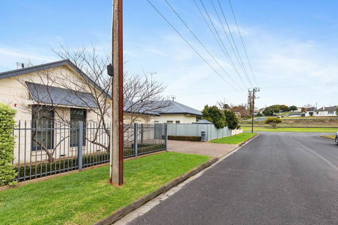 Domain One Apartment - New South Wales Tourism  0
