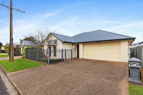 Domain One Apartment - New South Wales Tourism  2