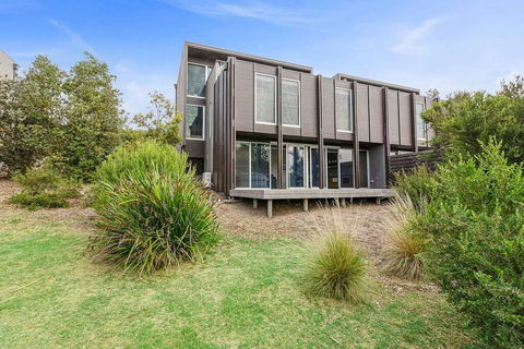 DREW Golfers Delight Close To St Andrews Beach - New South Wales Tourism  1