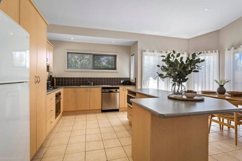 DRIFTWOOD VILLA - Free Wifi, Walk To Beach - New South Wales Tourism  3