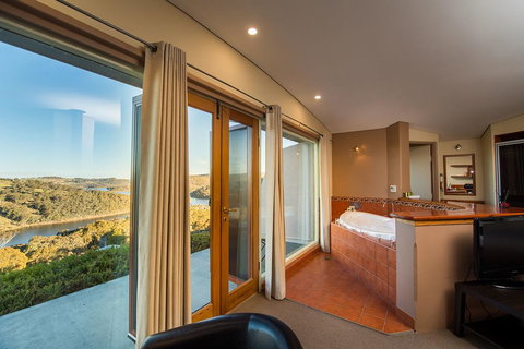 Eagle View Escape - New South Wales Tourism  0