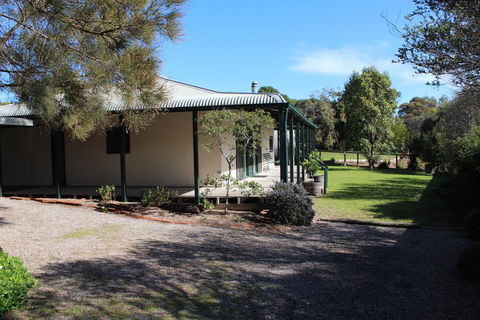East Street Retreat - New South Wales Tourism  0