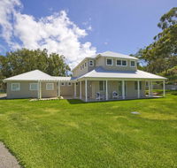 Echo Beach House 16 Reflections Dr - Luxurious House with Magnificent Pool and Ducted Air