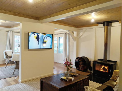 El Camino Country Cottage With Terrace And Stunning Views - New South Wales Tourism  3