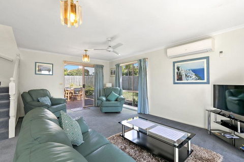 Elizabeth Grove 3 - New South Wales Tourism  1