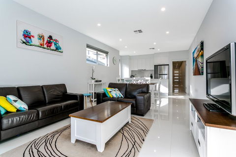 Ella House Adelaide - New South Wales Tourism  0