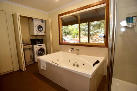Ellimata Holiday Cottage - New South Wales Tourism  2